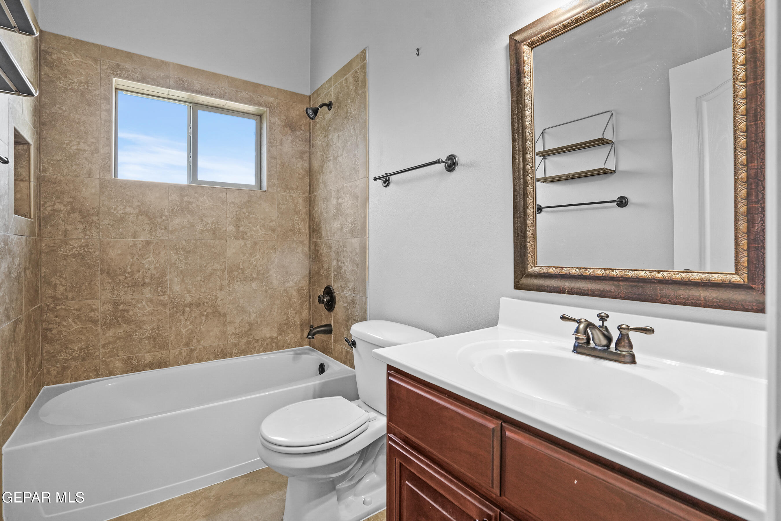 11541 Rafael Serna Lane El Paso, TX 79934 - Photo 16 of 44 Secondary bathroom
