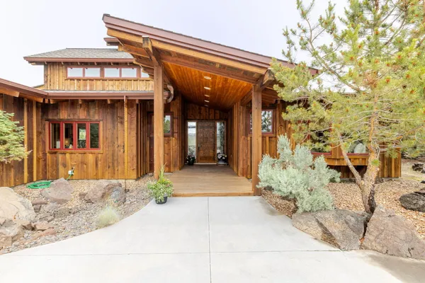 $1,200,000 | 16497 Southwest Ranchview Road, Powell Butte, OR 97753