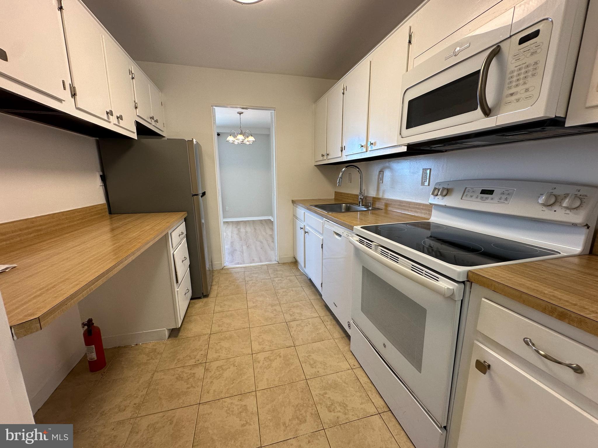 9701 Fields Road, Unit 805 Gaithersburg, MD 20878 - Photo 3 of 34 Gallery Image 3