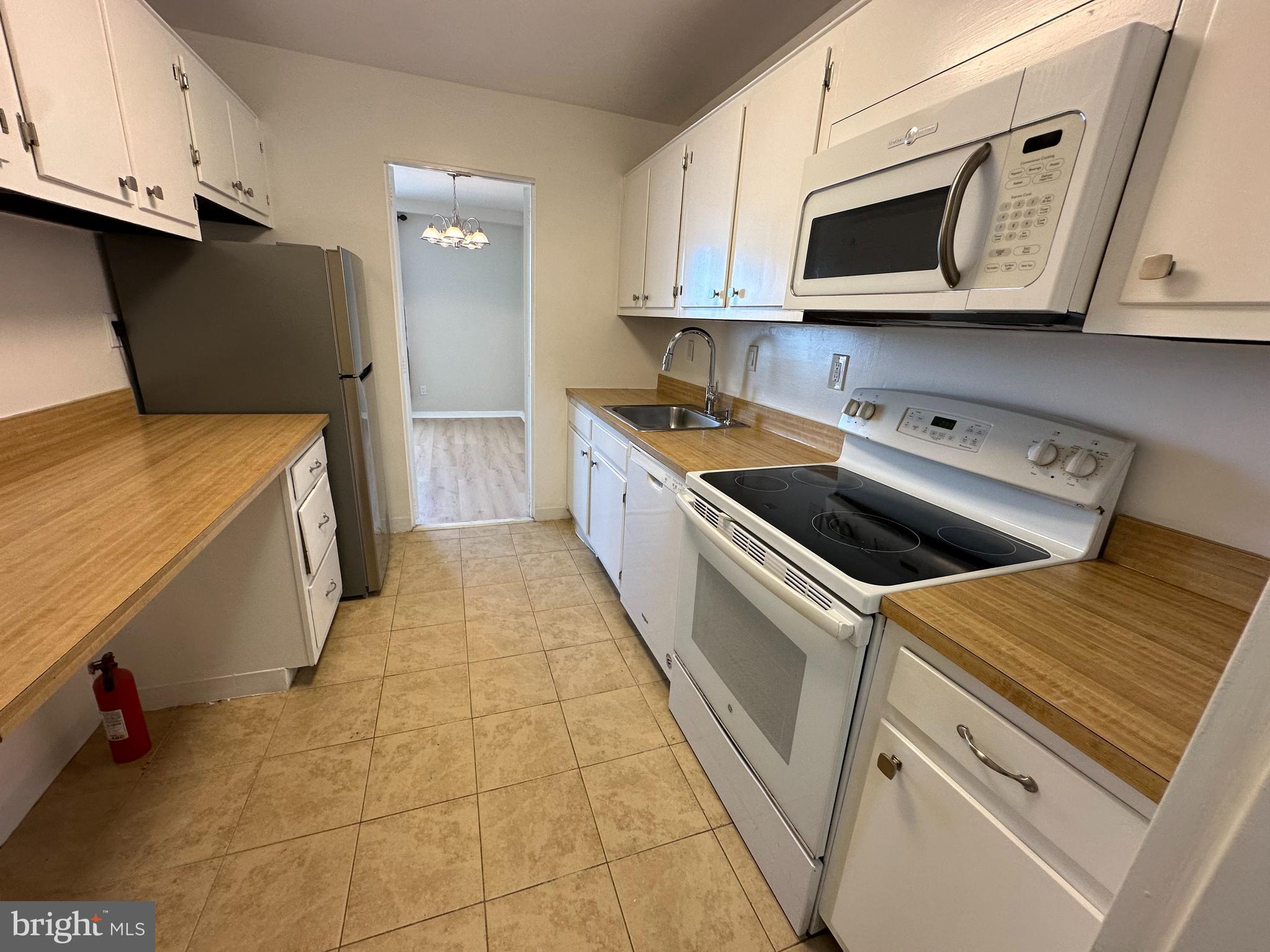 9701 Fields Road, Unit 805 Gaithersburg, MD 20878 - Photo 6 of 34 Gallery Image 6