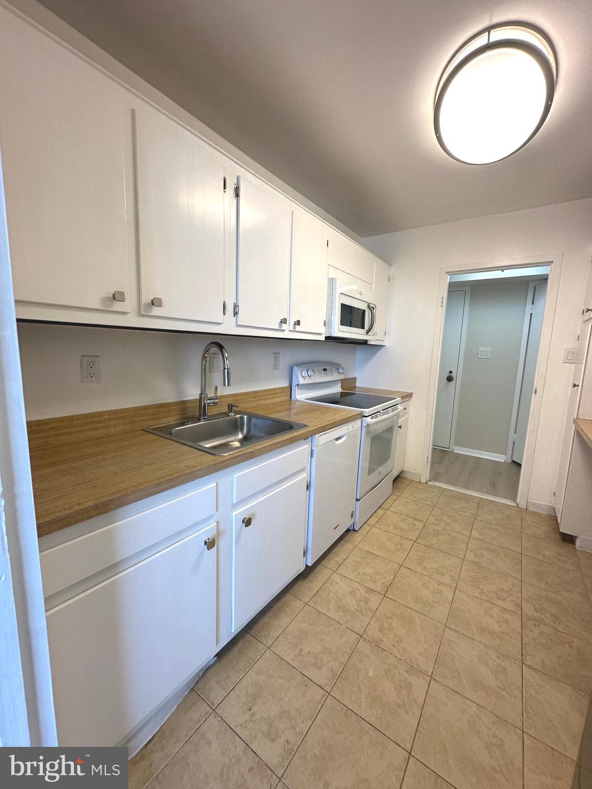 9701 Fields Road, Unit 805 Gaithersburg, MD 20878 - Photo 7 of 34 Gallery Image 7