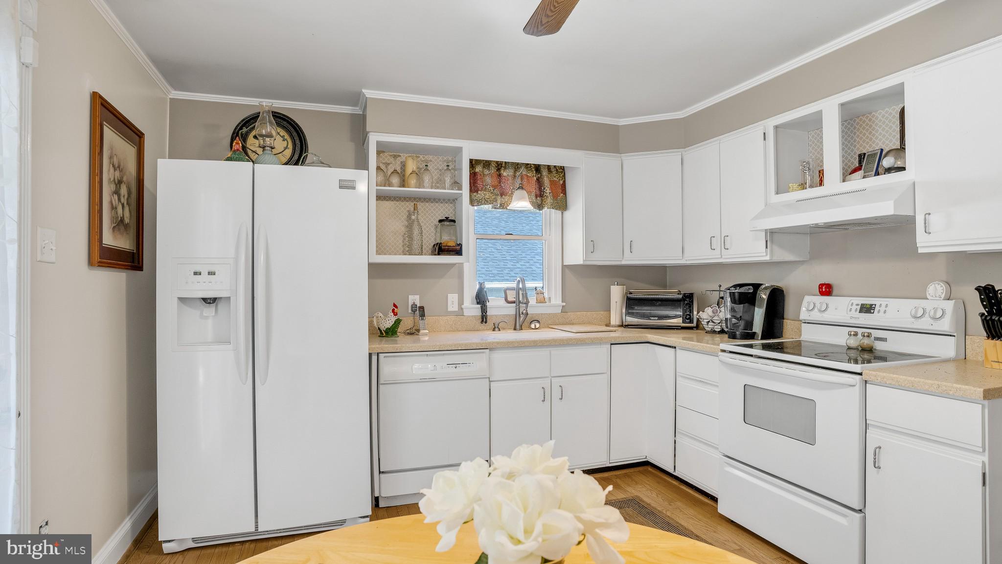 300 Wilson Road Huntingtown, MD 20639 - Photo 14 of 39 Bright white Kitchen
