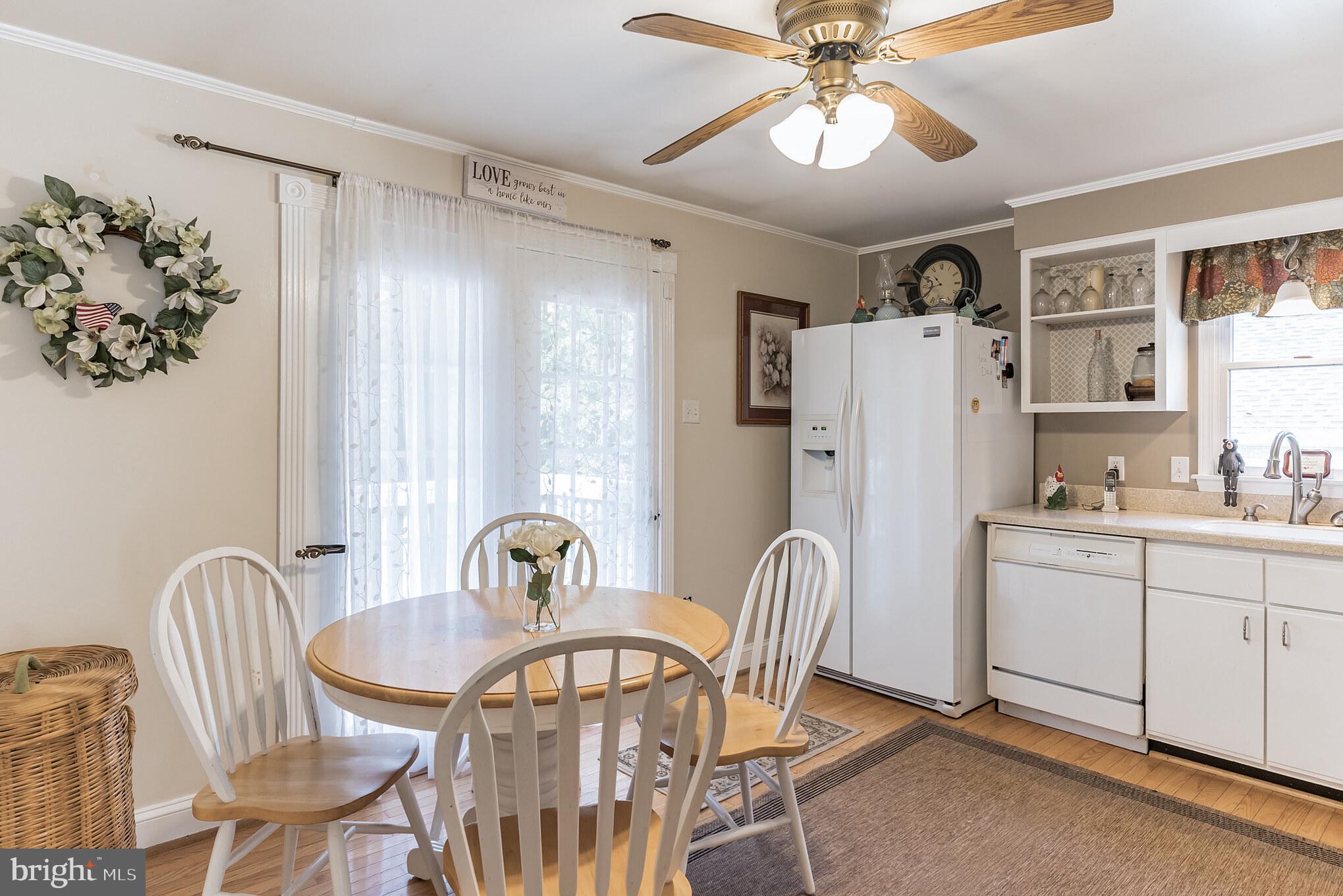 300 Wilson Road Huntingtown, MD 20639 - Photo 15 of 39 Room for dining table