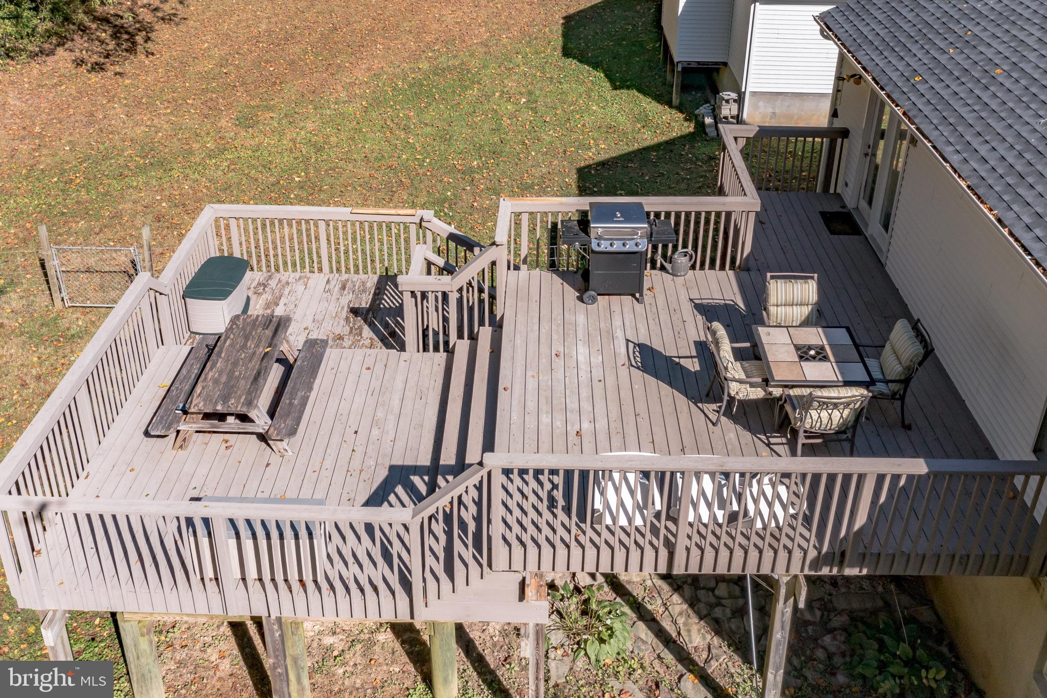 300 Wilson Road Huntingtown, MD 20639 - Photo 7 of 39 Loads of space