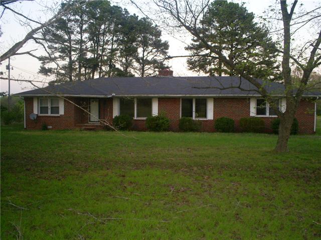 5366 Mansford Road Winchester, TN 37398 - Photo 1 of 11 a front view of house with yard and green space