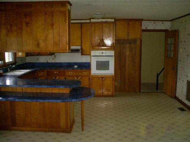 5366 Mansford Road Winchester, TN 37398 - Photo 4 of 11 a kitchen with a refrigerator and a stove