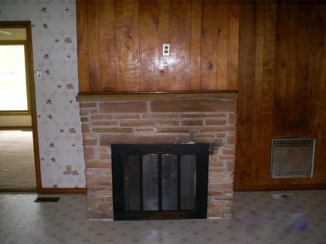5366 Mansford Road Winchester, TN 37398 - Photo 6 of 11 a view of fireplace