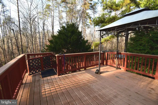 $525,000 | 11016 North Lamont Court, Fredericksburg, VA 22407