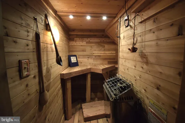 $525,000 | 11016 North Lamont Court, Fredericksburg, VA 22407