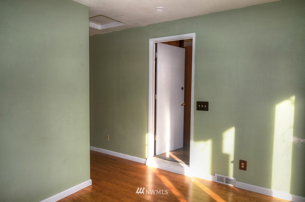 17017 Southeast Jones Road Renton, WA 98058 - Photo 14 of 25