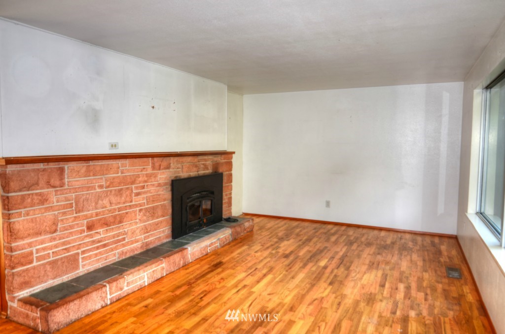 17017 Southeast Jones Road Renton, WA 98058 - Photo 6 of 25