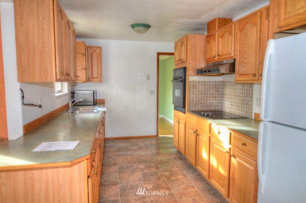 17017 Southeast Jones Road Renton, WA 98058 - Photo 9 of 25