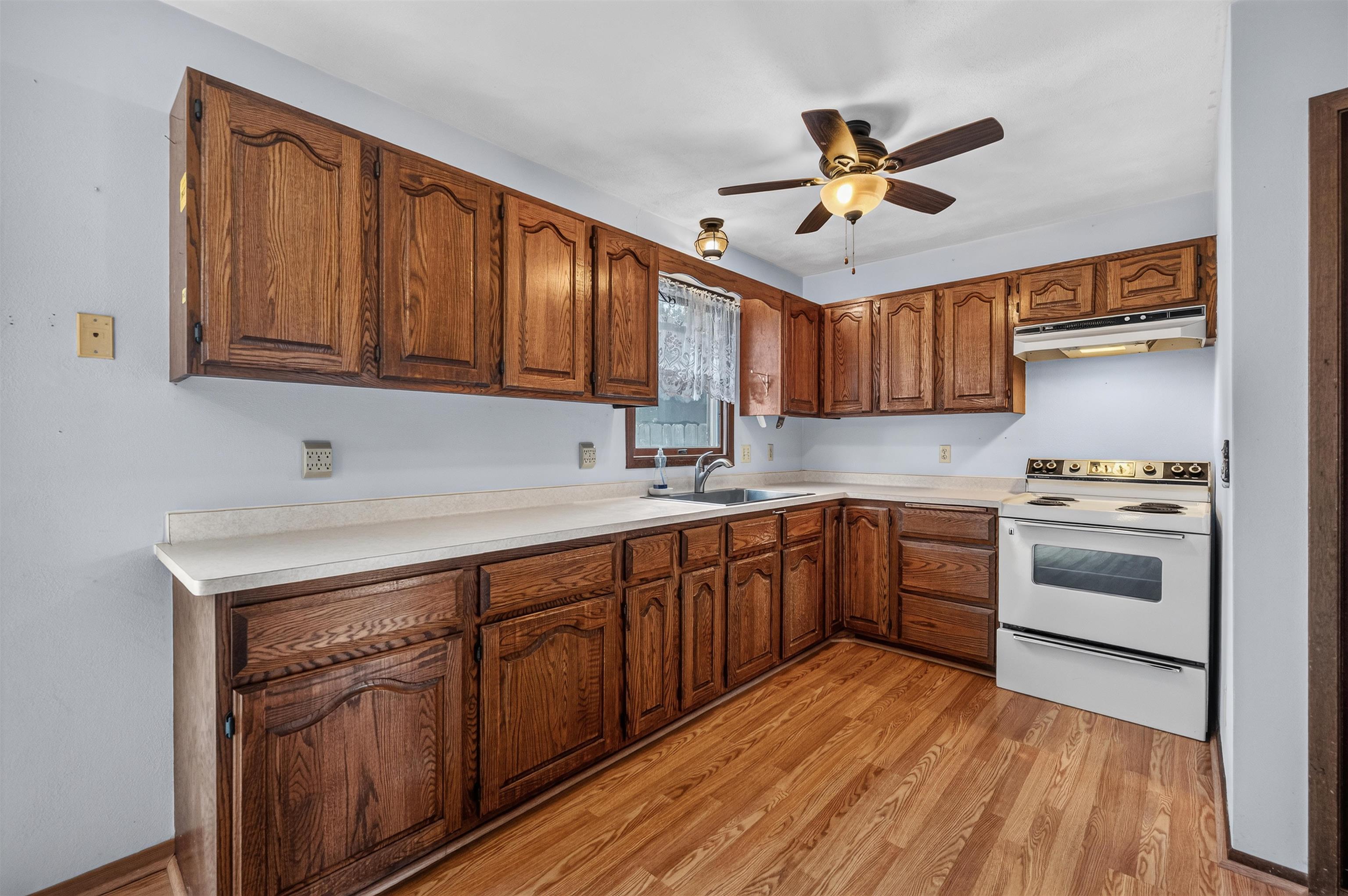 1307 Sunfield Street Sun Prairie, WI 53590 - Photo 3 of 25
