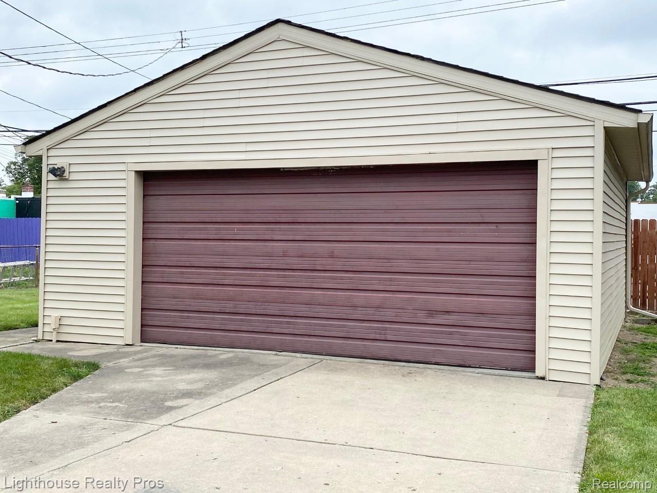 2656 Kenmore Road Berkley, MI 48072 - Photo 24 of 26 thumbnail_IMG_2449.jpg