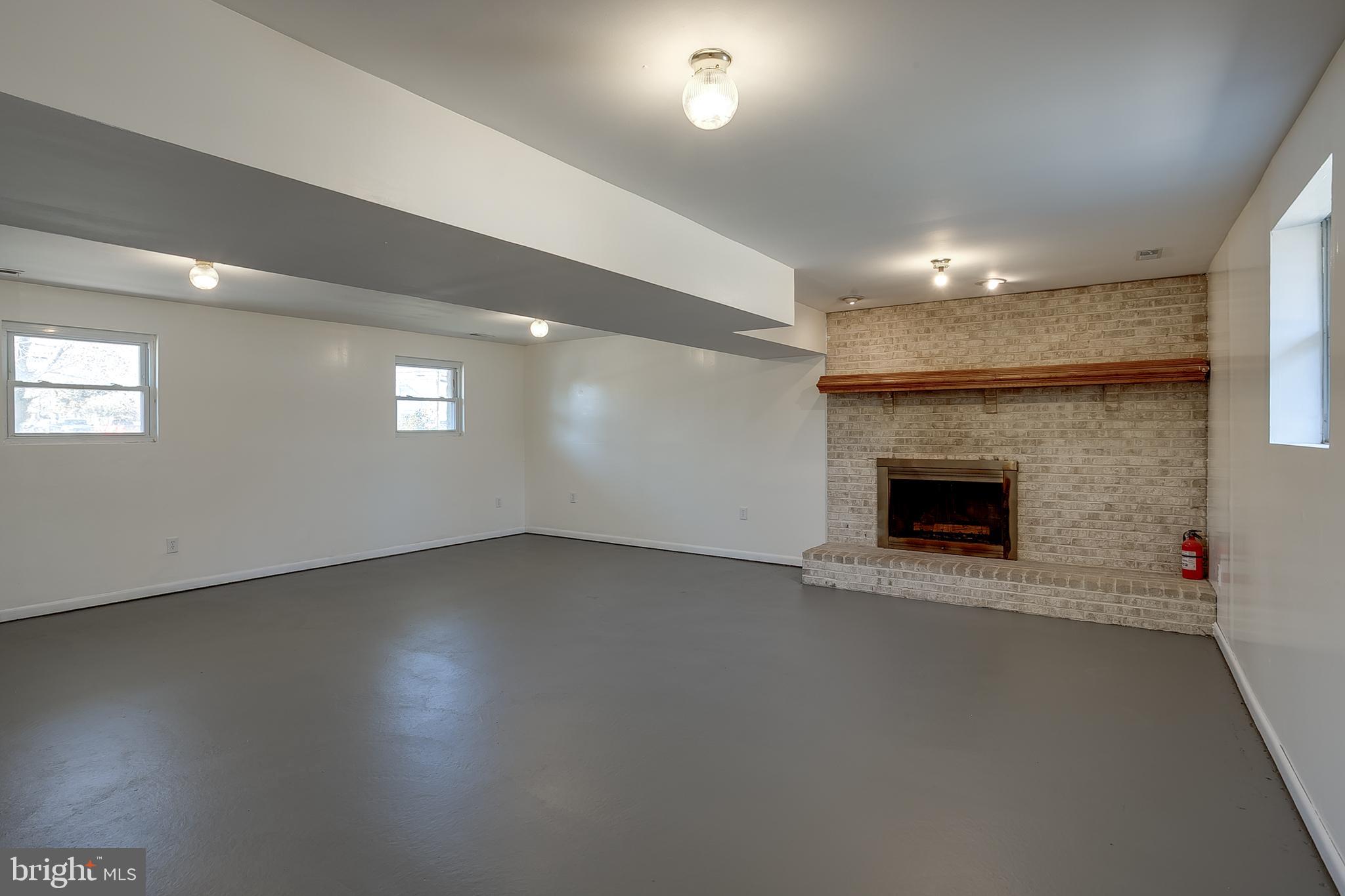 2430 Hopewell Road Berlin, NJ 08009 - Photo 19 of 30 an empty room with windows