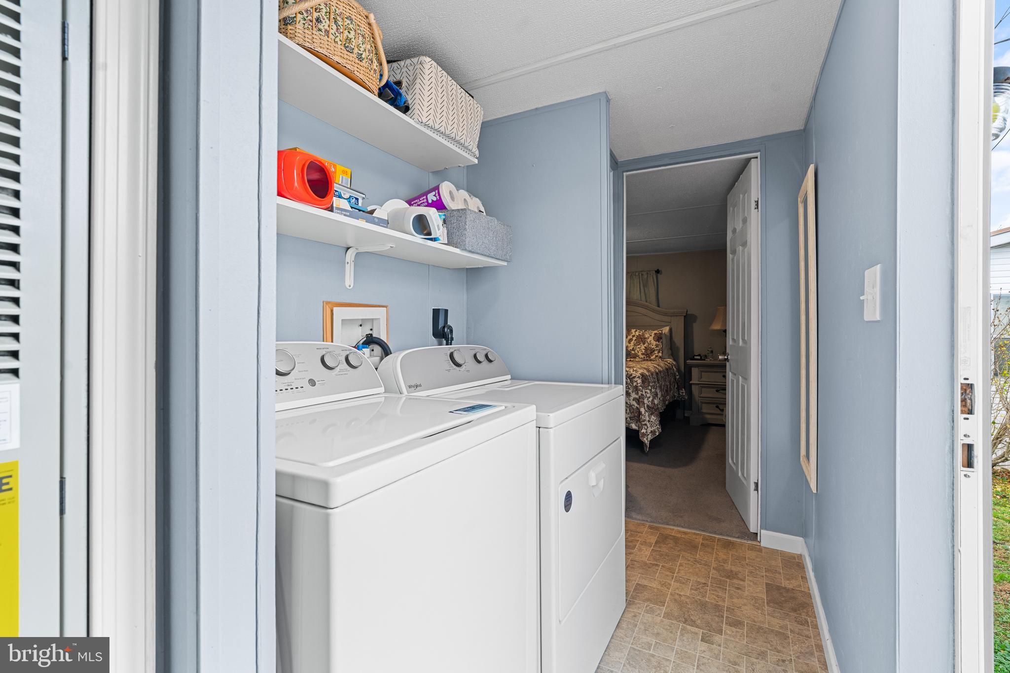 525 Canter Road Wilmington, DE 19810 - Photo 12 of 14 a utility room with dryer and washer