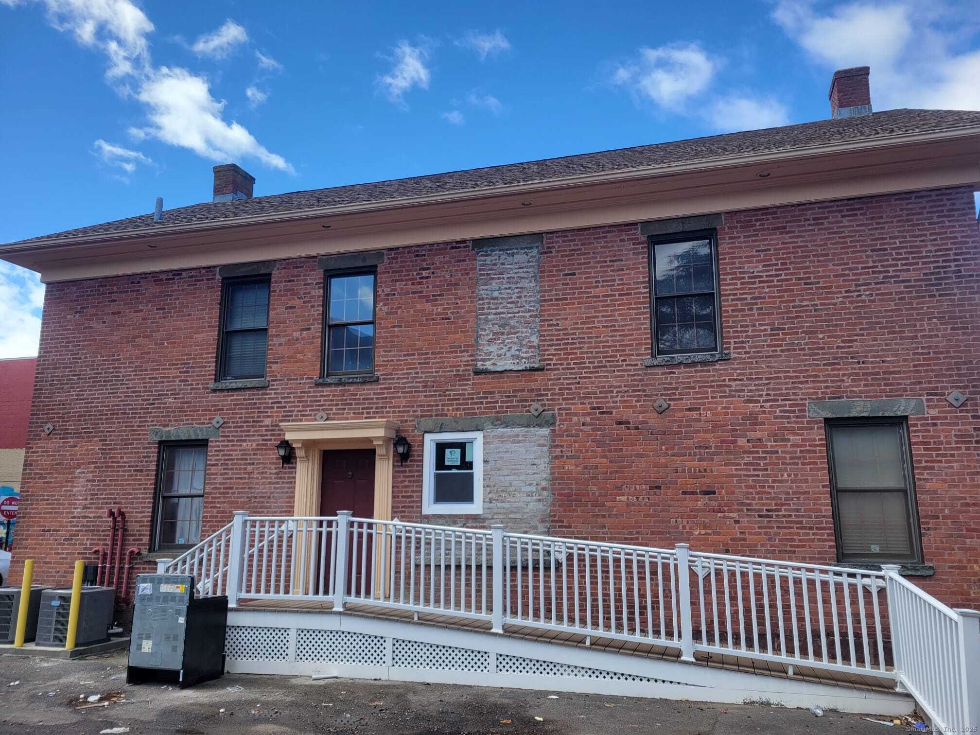 1 Barristers Court, Unit 2 Meriden, CT 06451 - Photo 2 of 12
