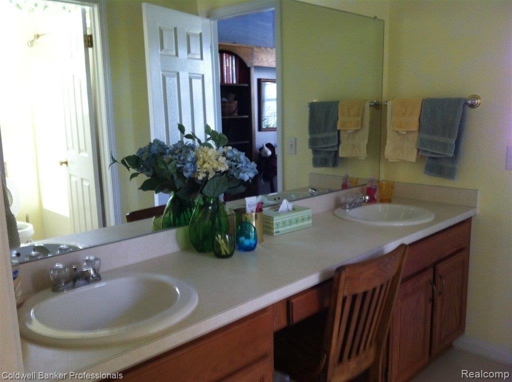 4292 Springwood Fenton, MI 48430 - Photo 6 of 18 IMG_0574.JPG