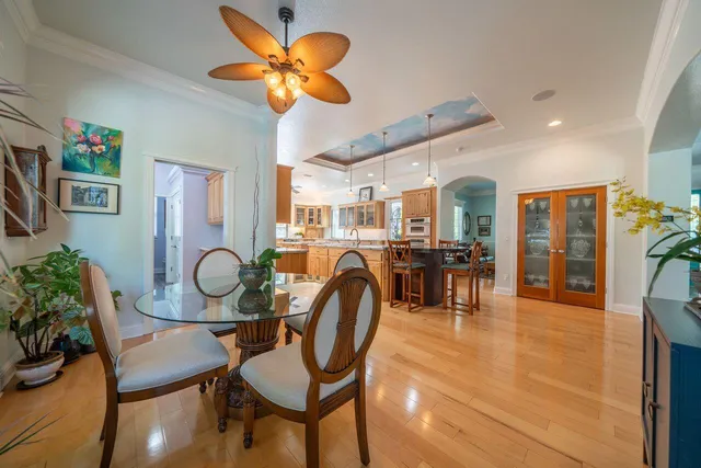 a view of an house with backyard and bushes