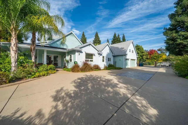 a kitchen with stainless steel appliances granite countertop lots of counter top space