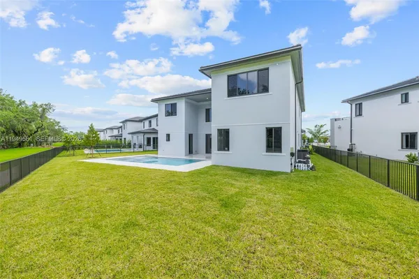 $19,000 | 19749 Northeast 16th Place, Unit 19749, Miami, FL 33179