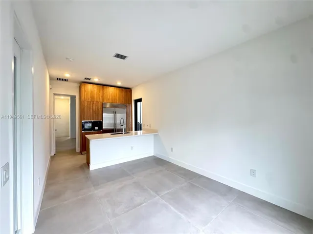 $17,000 | 19749 Northeast 16th Place, Unit 19749, Miami, FL 33179