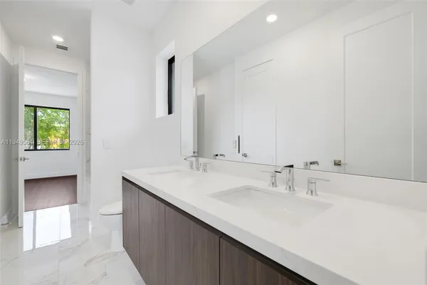 $19,000 | 19749 Northeast 16th Place, Unit 19749, Miami, FL 33179