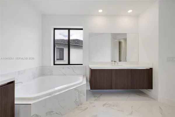 $19,000 | 19749 Northeast 16th Place, Unit 19749, Miami, FL 33179