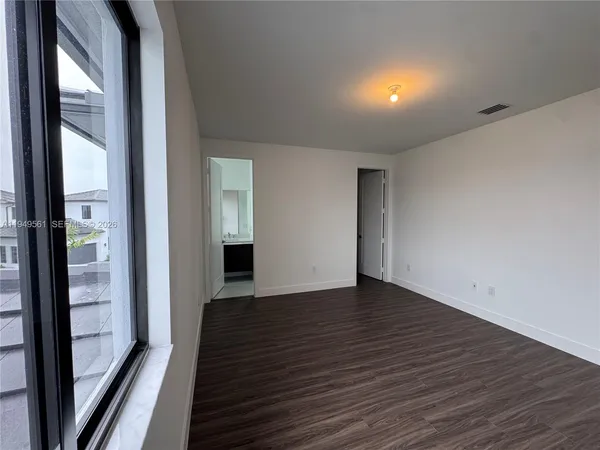 $19,000 | 19749 Northeast 16th Place, Unit 19749, Miami, FL 33179