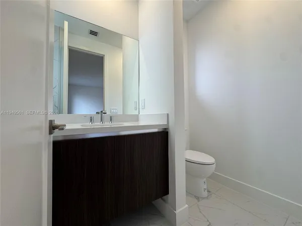 $19,000 | 19749 Northeast 16th Place, Unit 19749, Miami, FL 33179
