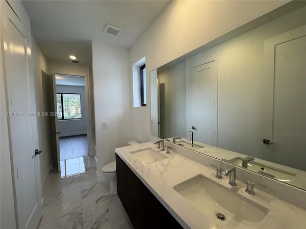 $19,000 | 19749 Northeast 16th Place, Unit 19749, Miami, FL 33179