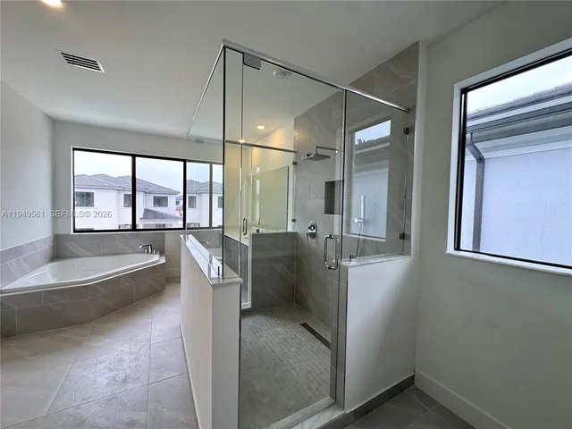 $17,000 | 19749 Northeast 16th Place, Unit 19749, Miami, FL 33179