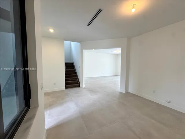 $17,000 | 19749 Northeast 16th Place, Unit 19749, Miami, FL 33179