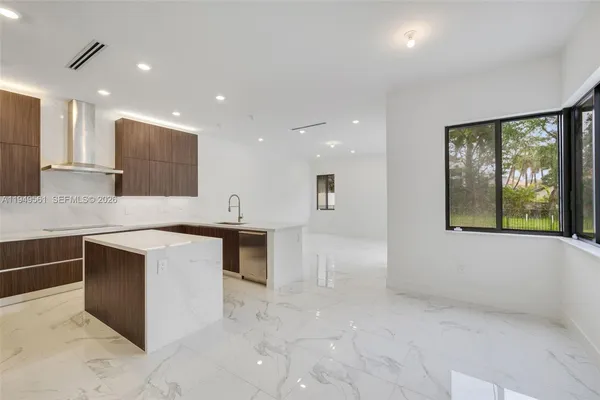 $19,000 | 19749 Northeast 16th Place, Unit 19749, Miami, FL 33179