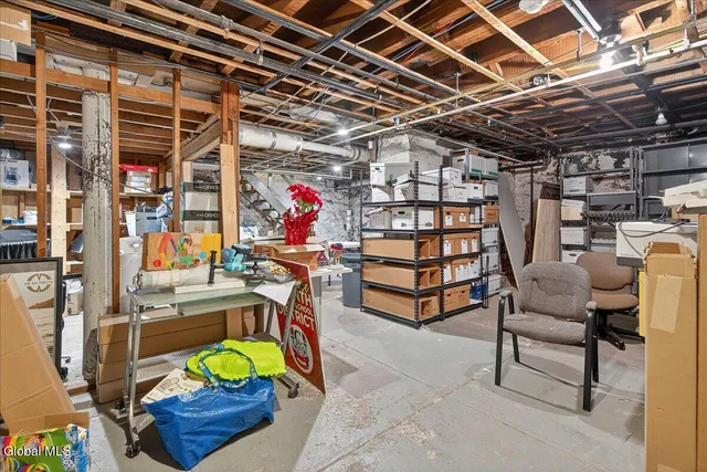 $32 | 516 Broadway, Saratoga Springs, NY 12866