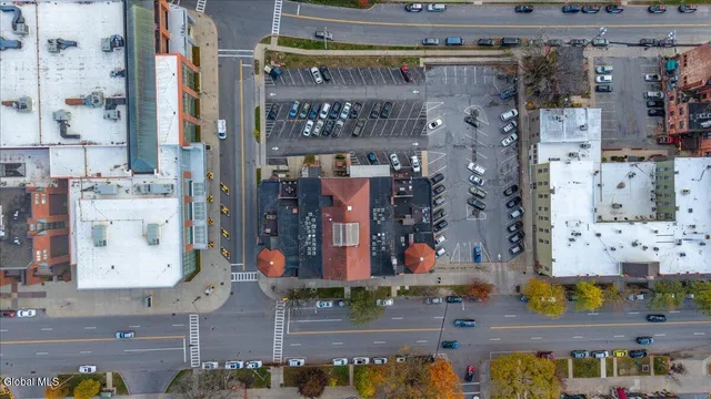 $32 | 516 Broadway, Saratoga Springs, NY 12866