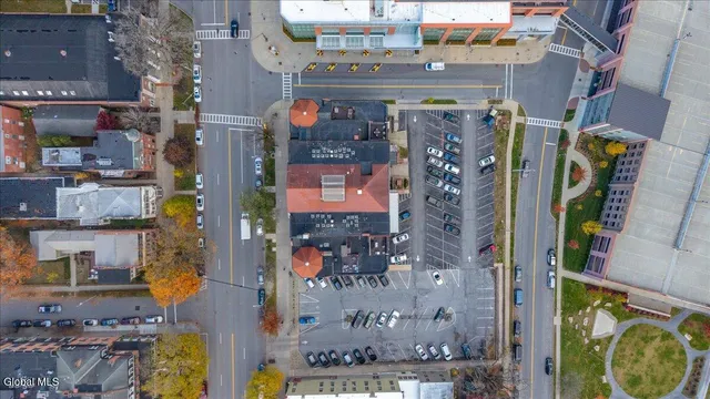 $32 | 516 Broadway, Saratoga Springs, NY 12866