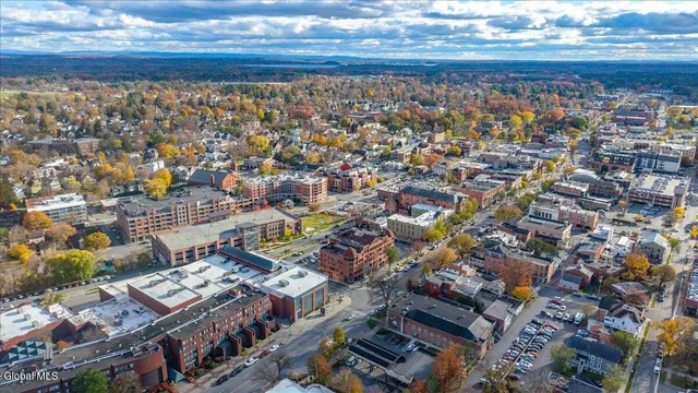 $32 | 516 Broadway, Saratoga Springs, NY 12866