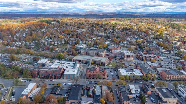 $32 | 516 Broadway, Saratoga Springs, NY 12866