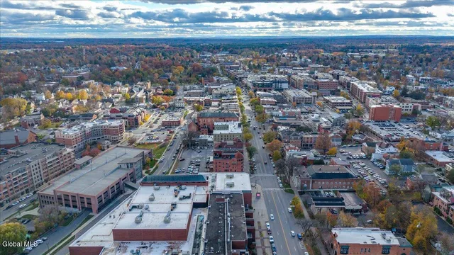 $32 | 516 Broadway, Saratoga Springs, NY 12866