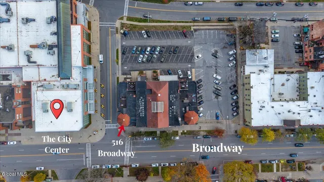 $32 | 516 Broadway, Saratoga Springs, NY 12866