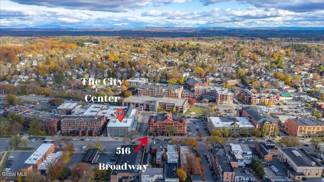 $32 | 516 Broadway, Saratoga Springs, NY 12866