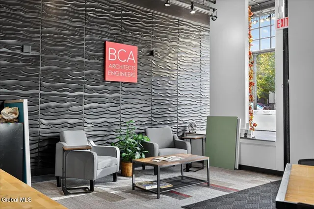 $32 | 516 Broadway, Saratoga Springs, NY 12866