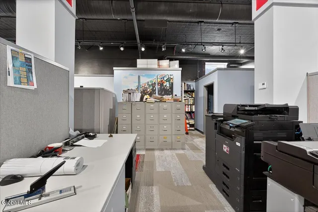 $32 | 516 Broadway, Saratoga Springs, NY 12866