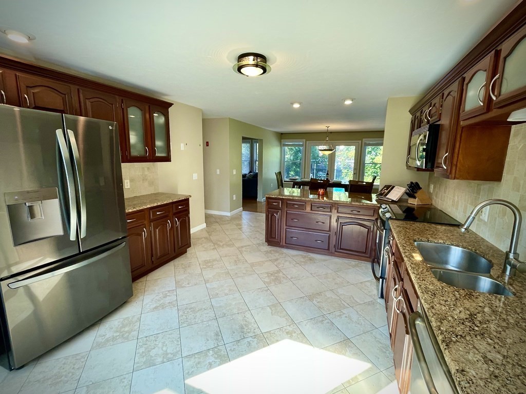3 Coldbrook Road Millbury, MA 01527 - Photo 8 of 33 Gallery Image 8