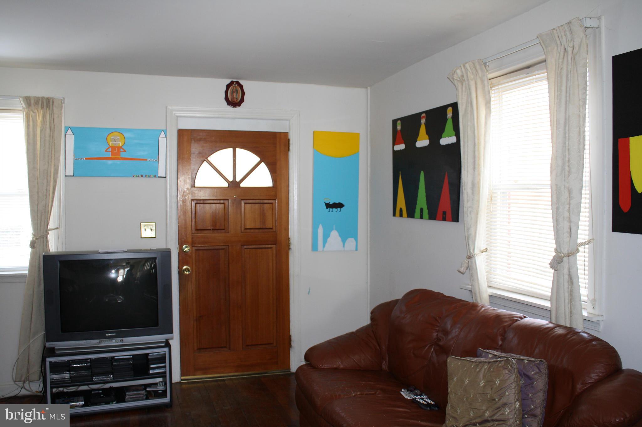 11911 Bluhill Road Silver Spring, MD 20902 - Photo 14 of 15 Living Room
