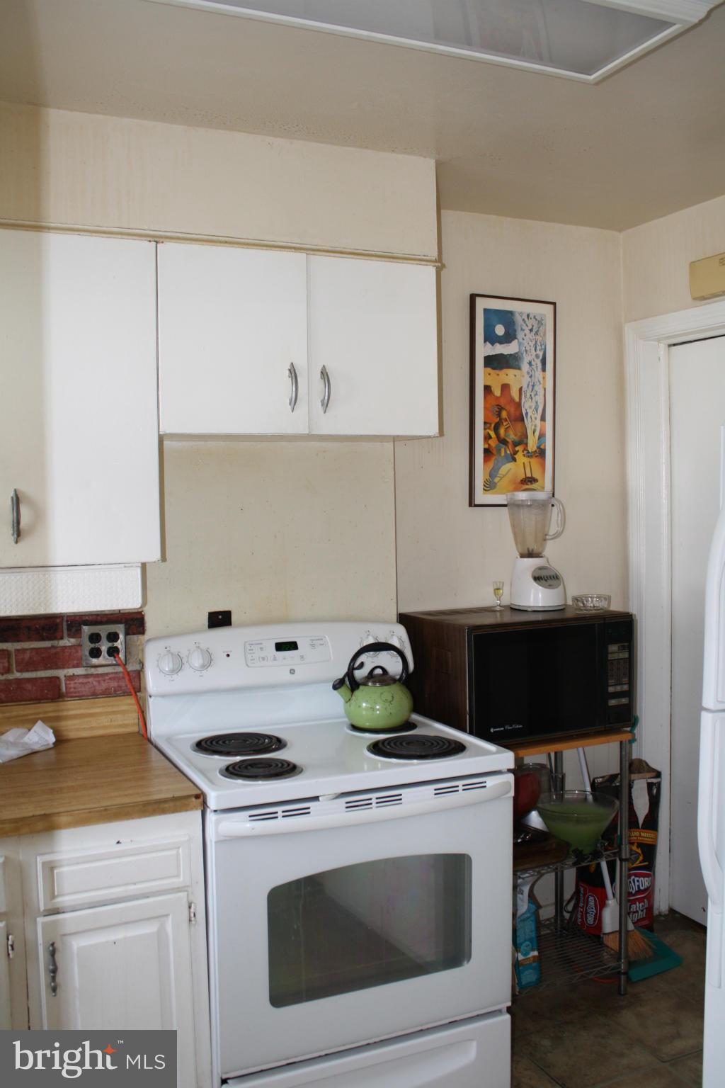 11911 Bluhill Road Silver Spring, MD 20902 - Photo 10 of 15 Kitchen