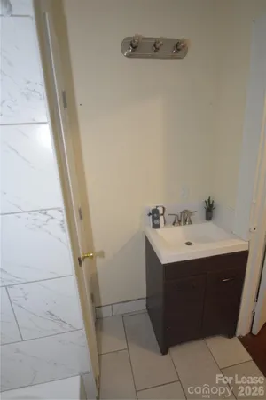 $1,250 | 1537 Hawthorne Lane, Charlotte, NC 28205