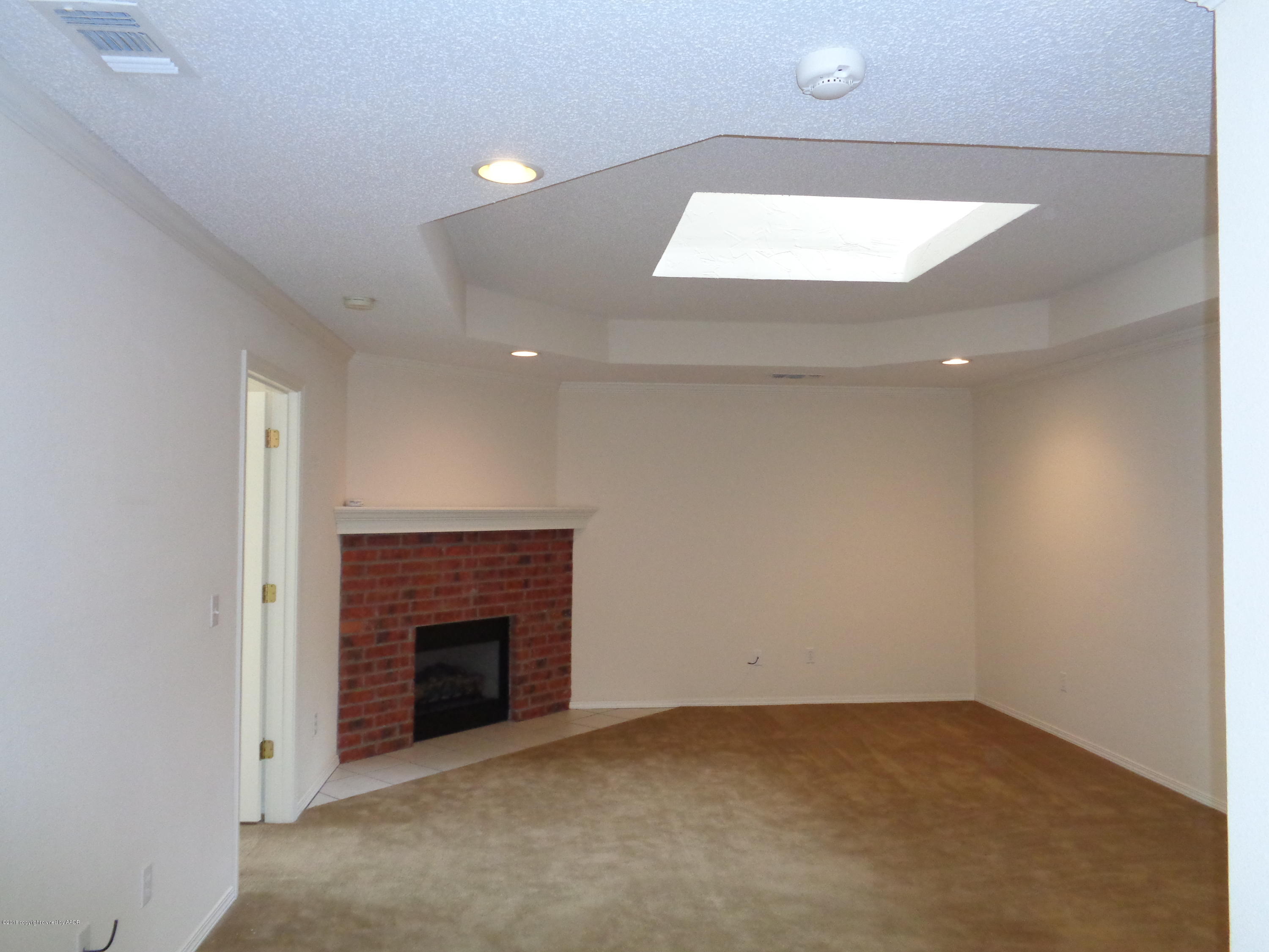 7012 Thunder Road Amarillo, TX 79119 - Photo 3 of 28 Living Room