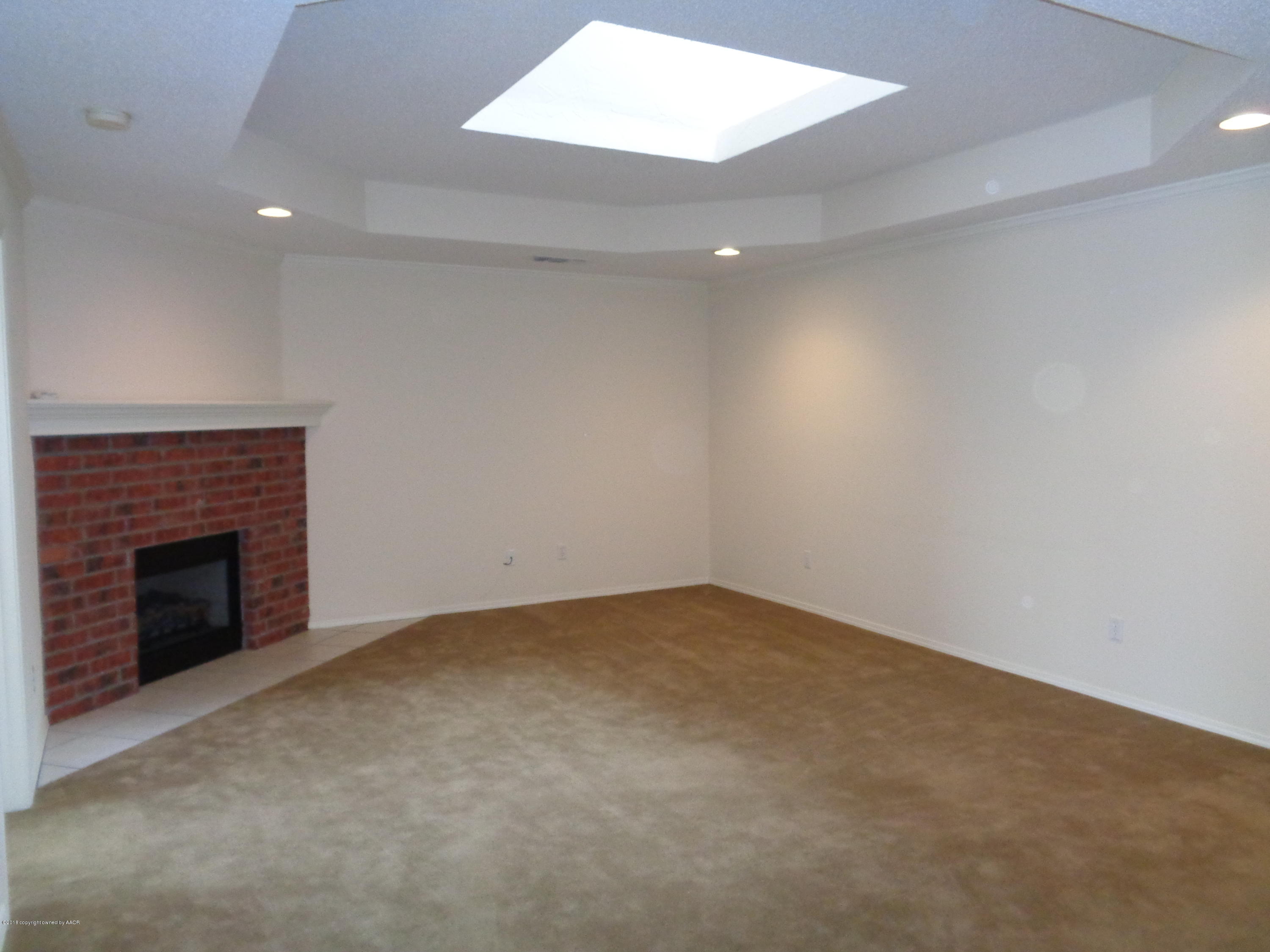 7012 Thunder Road Amarillo, TX 79119 - Photo 4 of 28 Living Room